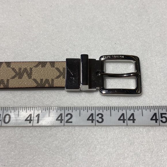 Genuine Michael KORS Reversible Belt. Silver Tone Buckle. Brown/Light & Brown - Picture 5 of 8